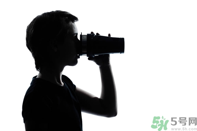 喝溫開(kāi)水可以減肥嗎？喝溫開(kāi)水有什么好處？