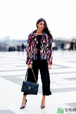 闊腿褲配什么鞋子好看？穿闊腿褲配什么鞋子？