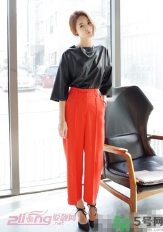 闊腿褲配什么鞋子好看？穿闊腿褲配什么鞋子？