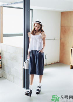 闊腿褲配什么鞋子好看？穿闊腿褲配什么鞋子？