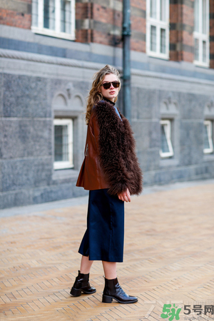 闊腿褲配什么鞋子好看？穿闊腿褲配什么鞋子？