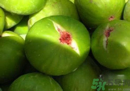 吃無花果要?jiǎng)兤?？吃無花果皮有什么好處？