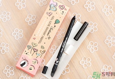 solone眼線筆怎么削？怎么推出來？