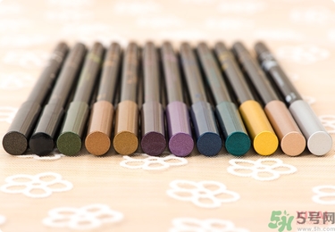 solone眼線筆怎么削？怎么推出來？