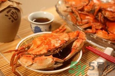 吃螃蟹可以喝啤酒嗎?吃螃蟹喝啤酒有什么反應(yīng) 吃螃蟹可以喝啤酒嗎?吃螃蟹喝啤酒有什么反應(yīng)