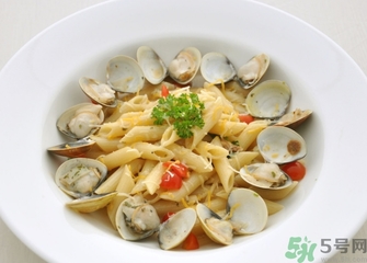 蛤蜊上白色透明的是寄生蟲嗎？蛤蜊有寄生蟲嗎？