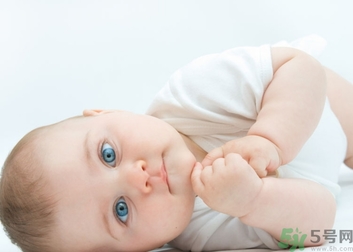寶寶眨眼睛頻繁是怎么回事？頻繁眨眼睛是什么??？
