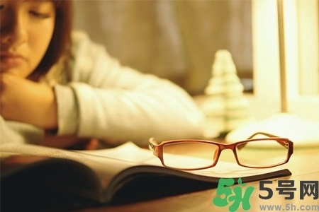 下午犯困怎么辦？犯困按摩什么穴位效果最快？