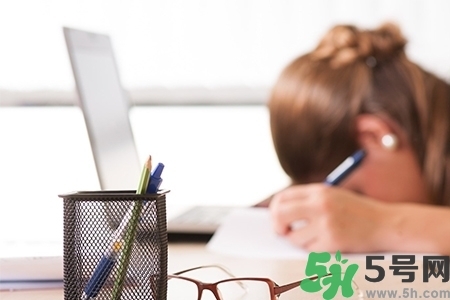 下午犯困怎么辦？犯困按摩什么穴位效果最快？