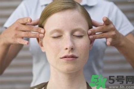 下午犯困怎么辦？犯困按摩什么穴位效果最快？