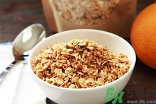 吃燕麥片有什么好處？燕麥片吃了對人的好處有哪些？