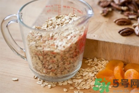 吃燕麥片有什么好處？燕麥片吃了對人的好處有哪些？