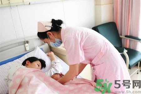 怎樣科學(xué)坐月子？坐月子是選擇傳統(tǒng)式還是科學(xué)式？