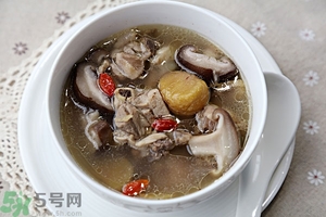 板栗燉排骨吃會(huì)上火嗎？排骨燉板栗的做法