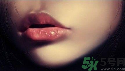 孕婦嘴唇干裂脫皮怎么回事？孕婦嘴唇干裂脫皮是缺什么