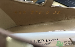 valentino鞋子真假怎么辨別?華倫天奴鉚釘鞋真假對(duì)比圖 valentino鞋子真假怎么辨別?華倫天奴鉚釘鞋真假對(duì)比圖