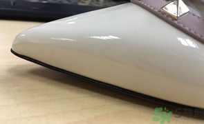 valentino鞋子真假怎么辨別?華倫天奴鉚釘鞋真假對(duì)比圖 valentino鞋子真假怎么辨別?華倫天奴鉚釘鞋真假對(duì)比圖