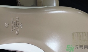 valentino鞋子真假怎么辨別?華倫天奴鉚釘鞋真假對(duì)比圖 valentino鞋子真假怎么辨別?華倫天奴鉚釘鞋真假對(duì)比圖