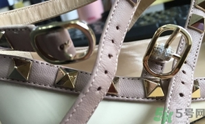 valentino鞋子真假怎么辨別?華倫天奴鉚釘鞋真假對(duì)比圖 valentino鞋子真假怎么辨別?華倫天奴鉚釘鞋真假對(duì)比圖