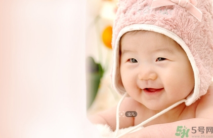 新生兒多久可以剪頭發(fā)？新生兒可以剪頭發(fā)嗎？