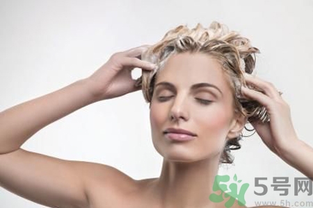 頭皮癢怎么辦？頭皮癢脫發(fā)怎么治？