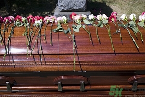 孕婦能看出殯嗎?孕婦碰見出殯會(huì)怎么樣 孕婦能看出殯嗎?孕婦碰見出殯會(huì)怎么樣