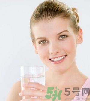 孕婦嘴唇干裂脫皮怎么回事？孕婦嘴唇干裂脫皮是缺什么