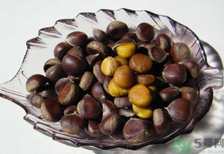 熟板栗怎么去皮最快？煮熟板栗怎么去皮？