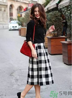 秋天穿裙子配什么鞋子？秋天穿裙子配什么鞋好看？