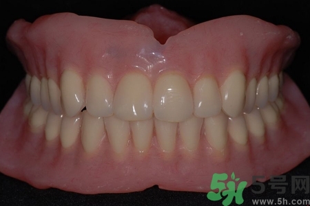 假牙可以用牙刷嗎？假牙用什么牙刷好？