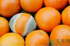 水果發(fā)霉了可以吃嗎？發(fā)霉的水果對(duì)人體有什么危害？