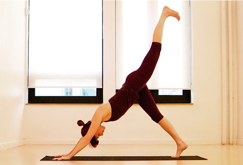 睡前做瑜伽好嗎？睡前做瑜伽能減肥嗎？