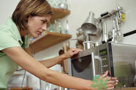 微波爐食品安全嗎？微波爐正確使用的方法是什么？