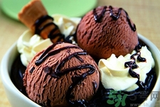 吃冰可以治療感冒嗎？喉嚨痛可以吃冰淇淋嗎？