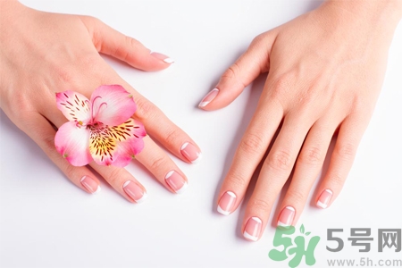 手部如何護(hù)理？秋季怎樣預(yù)防皮膚干燥？