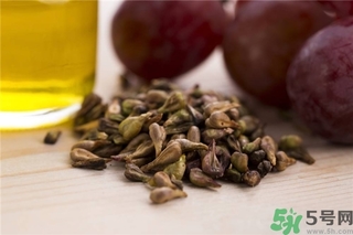 葡萄籽怎么吃效果最好？無(wú)籽葡萄對(duì)身體有害嗎？