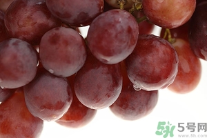 吃葡萄不吐葡萄皮好嗎？葡萄皮的功效與作用