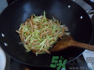 韭黃是怎么長出來的？韭黃是怎么種出來的？