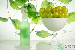 葡萄和蘋(píng)果可以一起吃嗎？葡萄和蘋(píng)果可以一起榨汁嗎？