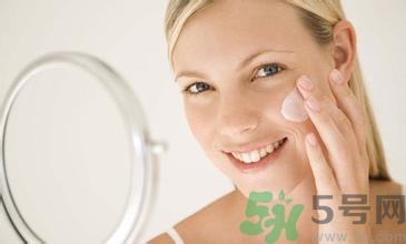 晚上要不要擦護(hù)膚品？晚上不擦護(hù)膚品好嗎？