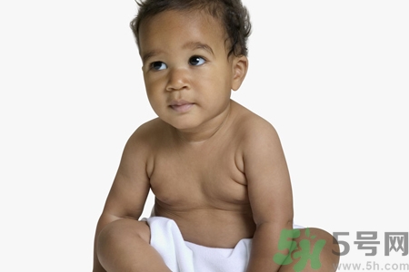 小孩皮膚黑怎么回事？小孩皮膚黑怎么變白？