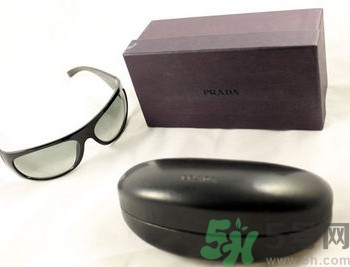 普拉達(dá)太陽鏡真假怎么辨別?prada太陽鏡真假鑒別圖 普拉達(dá)太陽鏡真假怎么辨別?prada太陽鏡真假鑒別圖