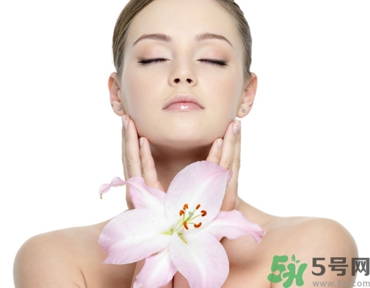 夏天曬黑了多久恢復(fù)？夏天曬黑了怎么白回來？