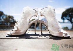 結(jié)婚可以穿黑色鞋子嗎？結(jié)婚可以穿白色鞋子嗎？