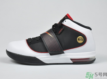 耐克鞋子可以水洗嗎？耐克運(yùn)動(dòng)鞋可以水洗嗎？