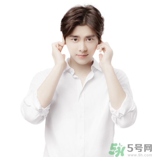 結(jié)婚可以穿白色襯衫嗎？結(jié)婚可以穿藍(lán)色西裝嗎？