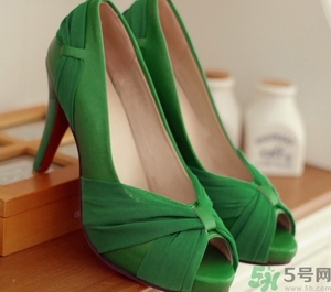 結(jié)婚可以穿綠色衣服嗎？結(jié)婚為什么穿綠鞋子？