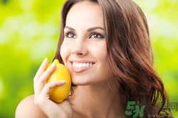 用檸檬水洗臉好嗎？怎么用檸檬水洗臉