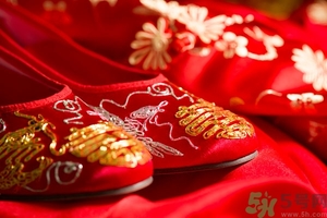 新娘可以穿黑色鞋子嗎?新娘鞋子有什么講究? 新娘可以穿黑色鞋子嗎?新娘鞋子有什么講究?