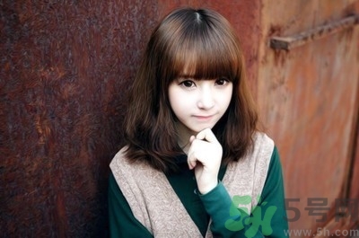 皮膚不白的人染什么顏色的頭發(fā)？頭發(fā)顏色怎么選擇？